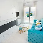 Sea View Luxury Apartment *